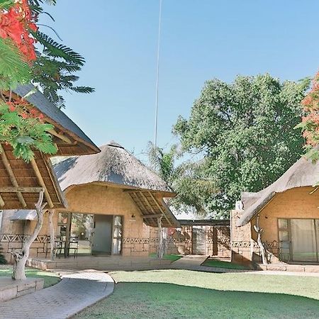 Tshukudiba Game Lodge Tom Burke Exterior photo