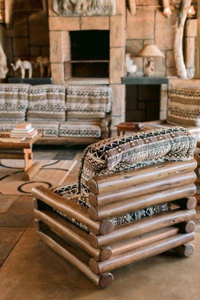 Tshukudiba Game Lodge Tom Burke Exterior photo