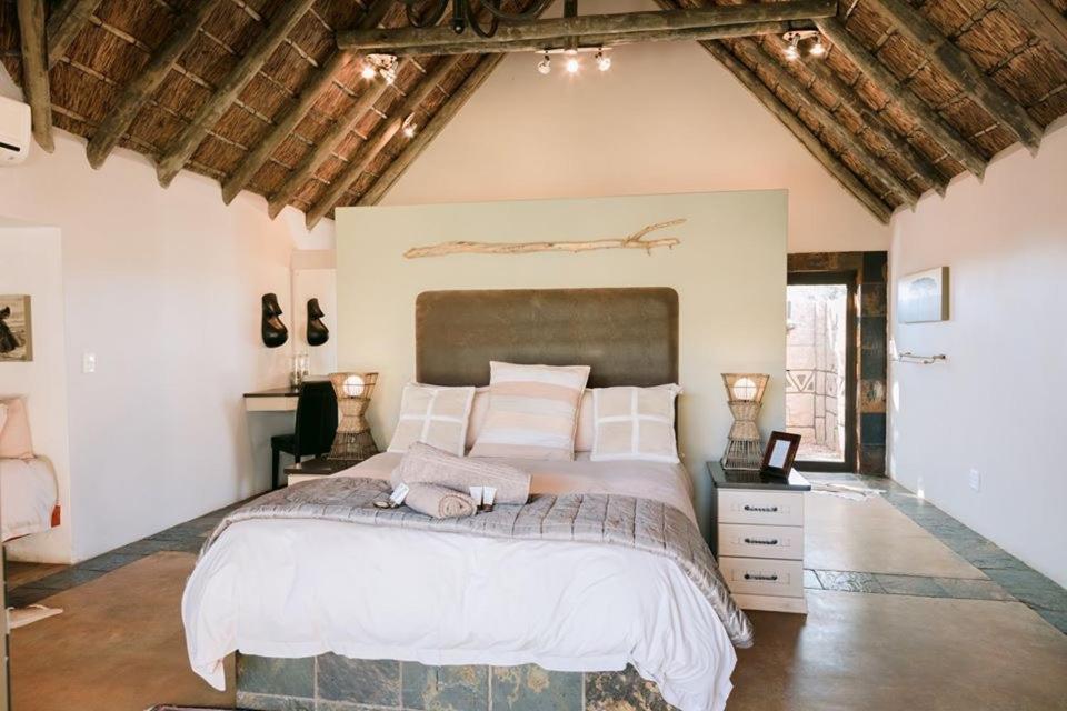 Tshukudiba Game Lodge Tom Burke Exterior photo